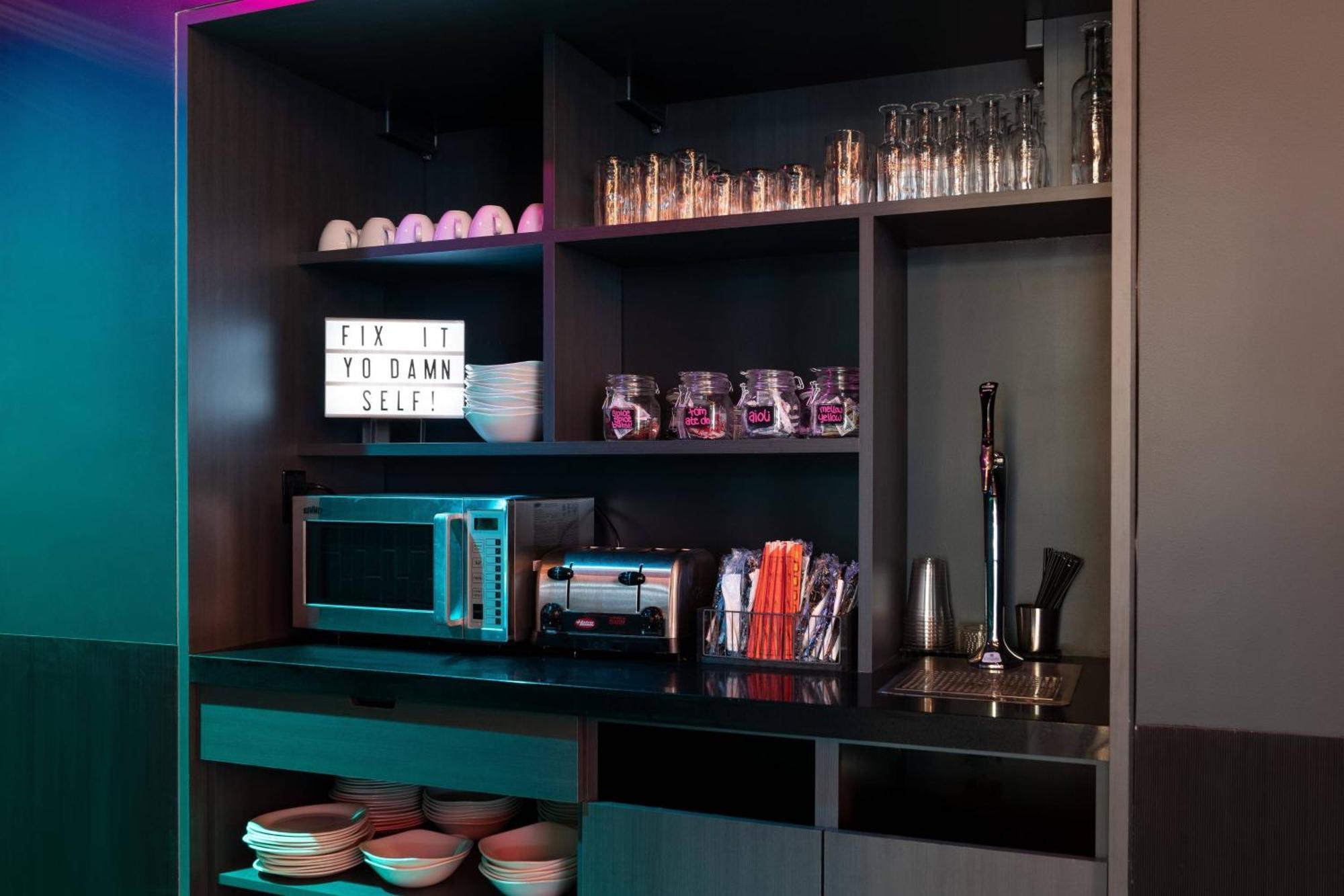 Moxy Portland Downtown Exterior foto