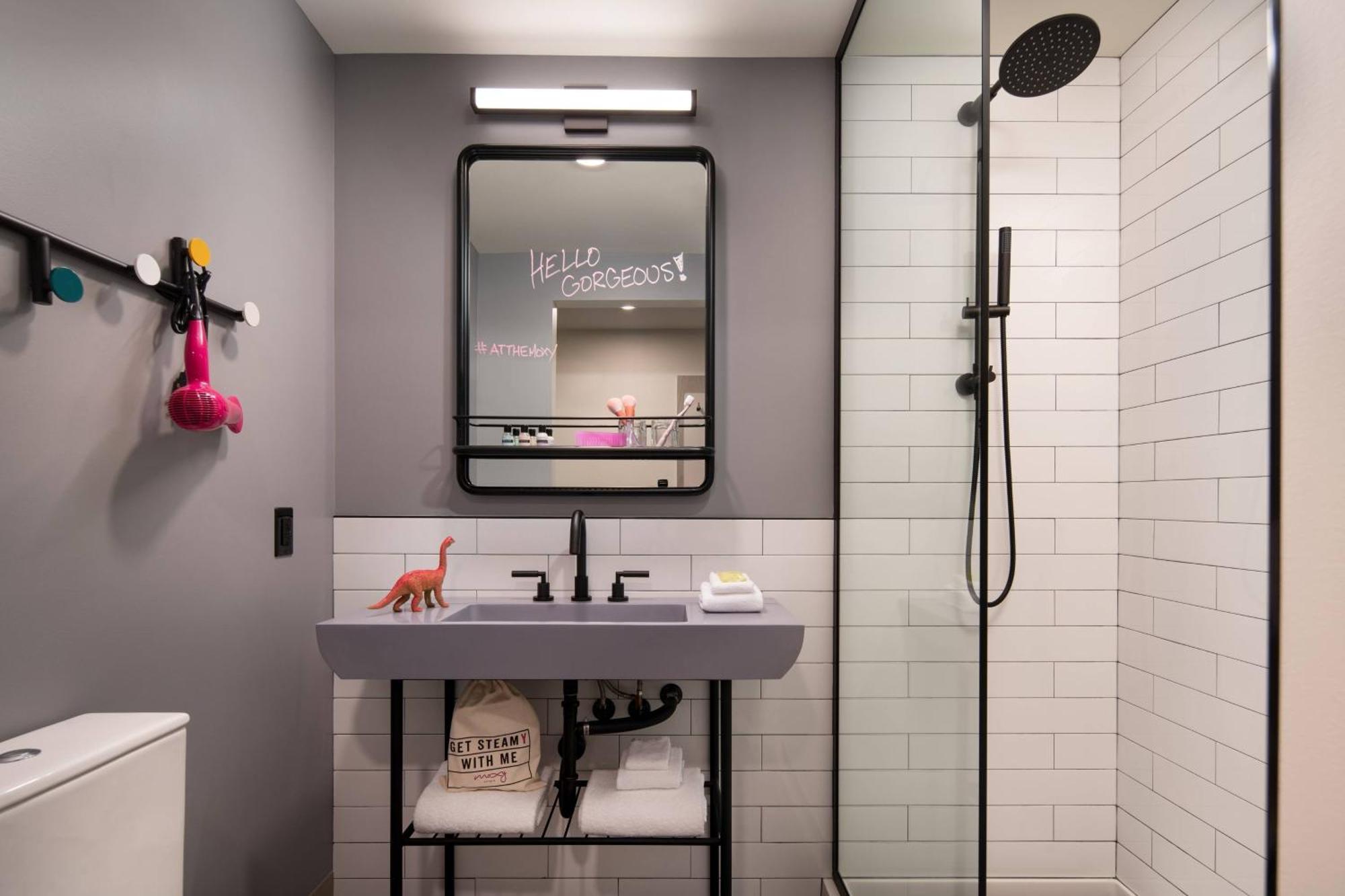 Moxy Portland Downtown Exterior foto
